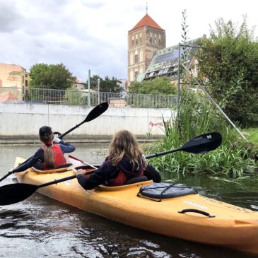 Wassersport im Einklang mit der Natur: Klassen 5 und 6 fischen 10 Kilogramm Müll aus der Warnow