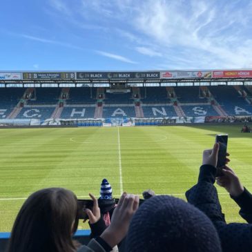 Klasse 4 besucht das Ostseestadion und trifft dort Fußballer