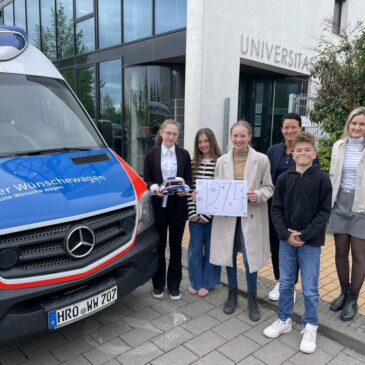 SchülerInnen der UNIVERSITAS spenden Einnahmen des Weihnachtssingens an Wünschewagen des ASB