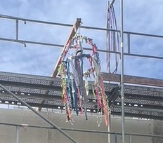 Baumeister Uli verkündet: Richtfest Gartenhaus