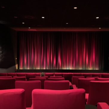 Gegen Diskriminierung und Rassismus: Klasse 8 schaut preisgekrönten Dokumentationsfilm „Im Osten was Neues“