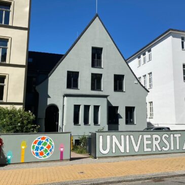 Projektkurs Graffiti gestaltet Mauer der Grundschule neu